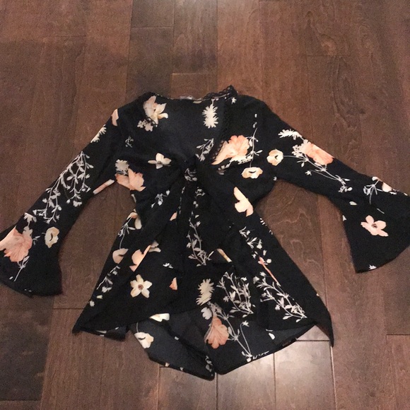 Dresses & Skirts - Never worn tied front summer romper